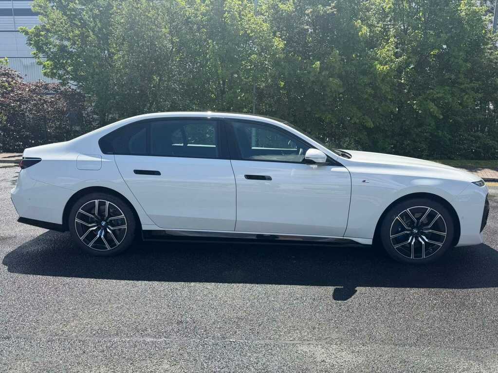 BMW i7 335Kw Edrive50 M Sport 105.7Kwh White #2