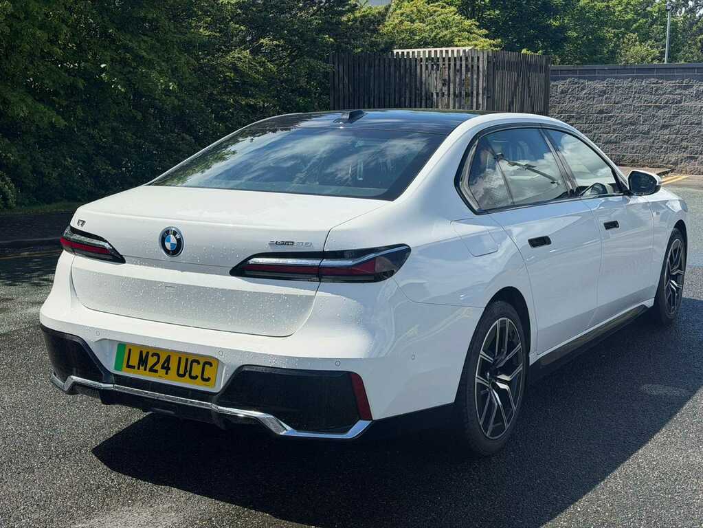 BMW i7 335Kw Edrive50 M Sport 105.7Kwh White #3