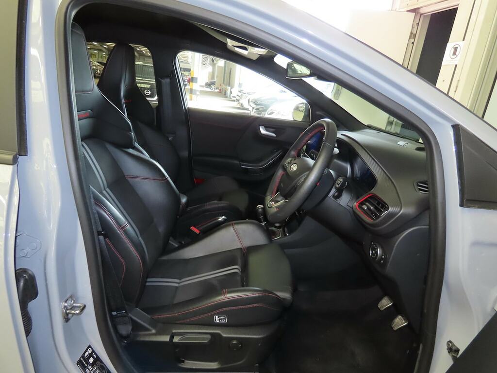 Ford Puma Hatchback Black #7