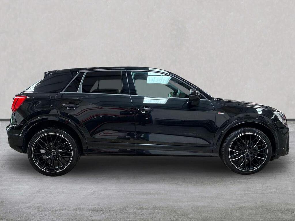 Audi Q2 1.5 Tfsi Cod 35 Black Edition Suv S Tro Black #3