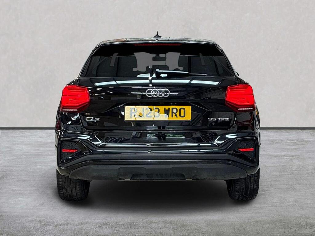Audi Q2 1.5 Tfsi Cod 35 Black Edition Suv S Tro Black #4