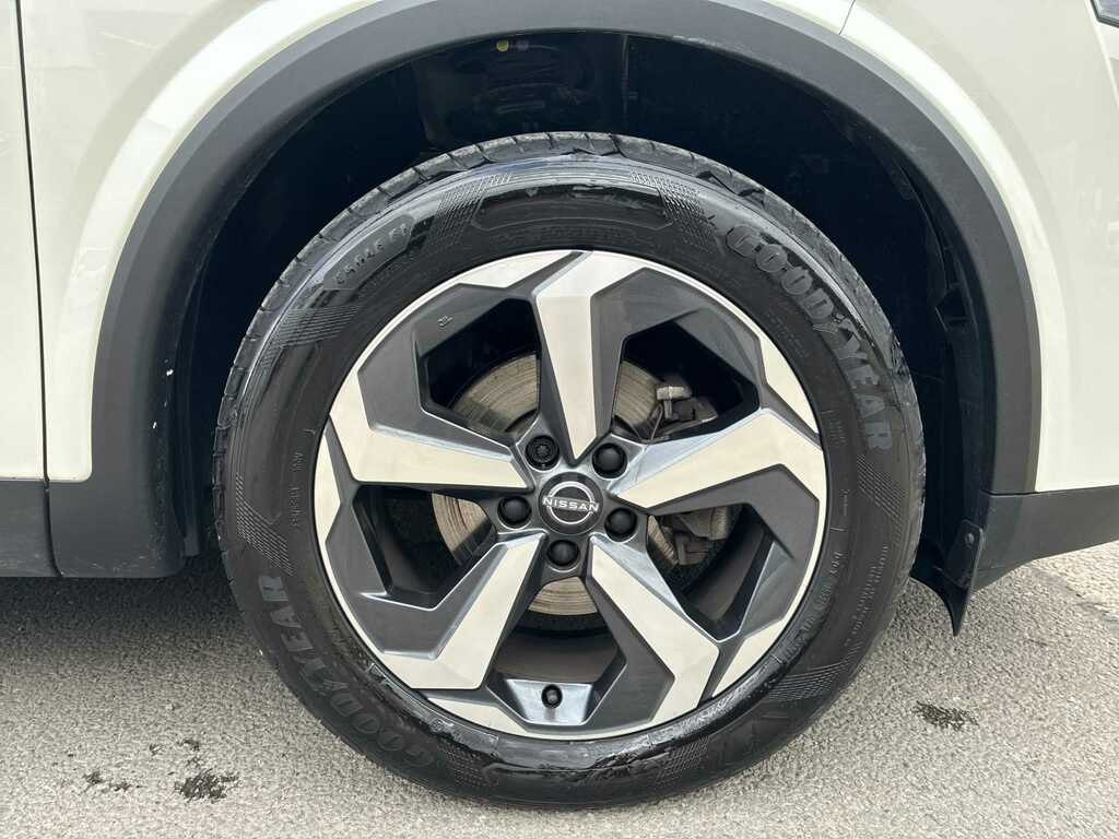 Nissan Qashqai 1.3 Dig-t Mh N-connecta White #6