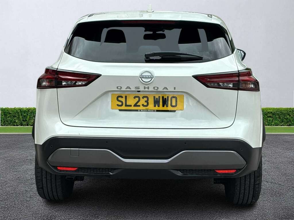 Nissan Qashqai 1.3 Dig-t Mh N-connecta White #4