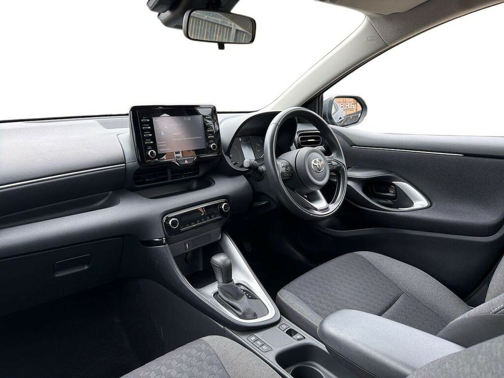 Toyota Yaris Excel White #7