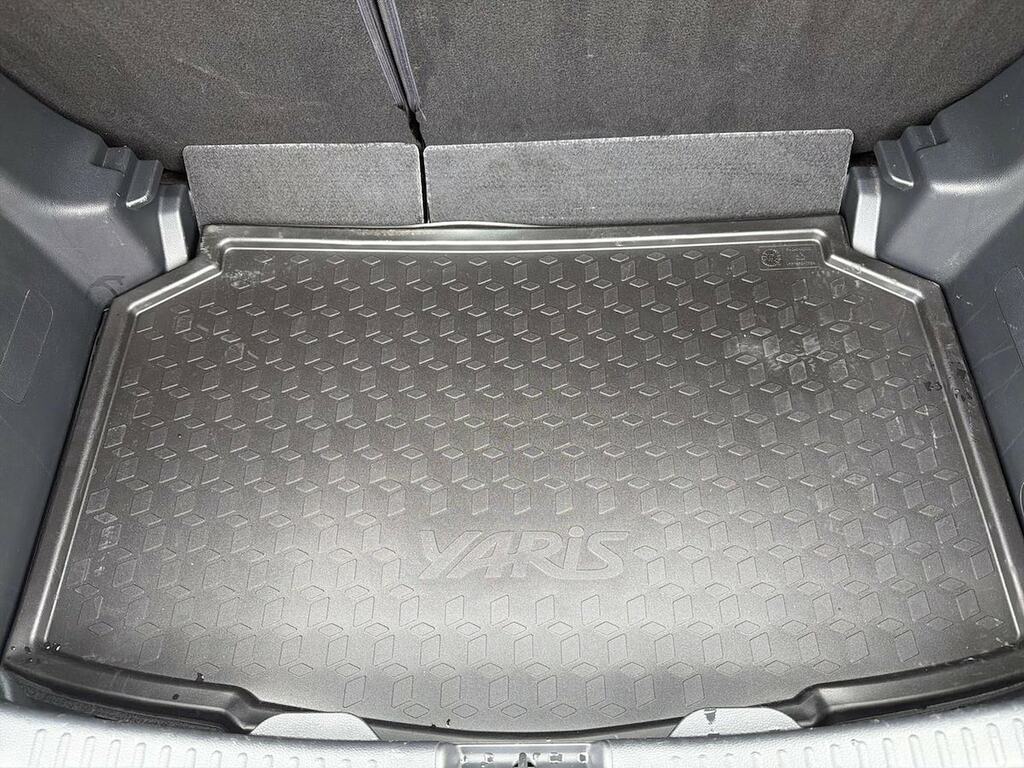 Toyota Yaris Excel White #17