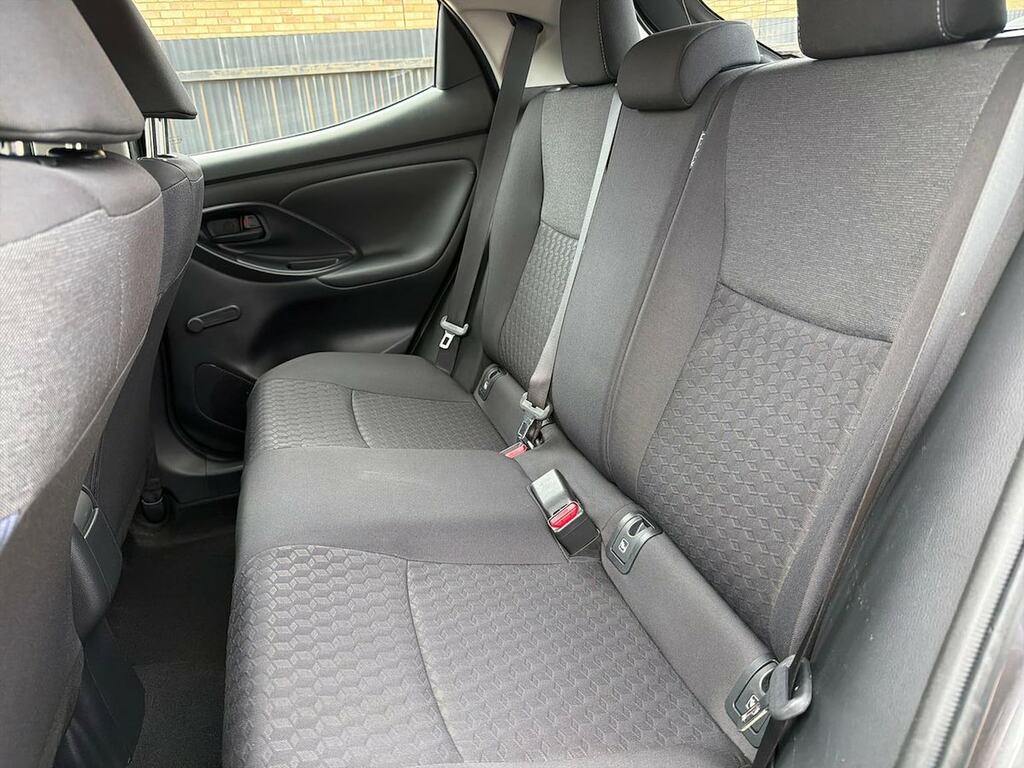 Toyota Yaris Excel White #16