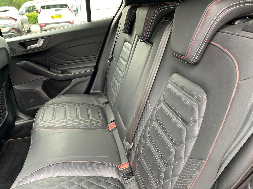 Ford Focus Active Black #16