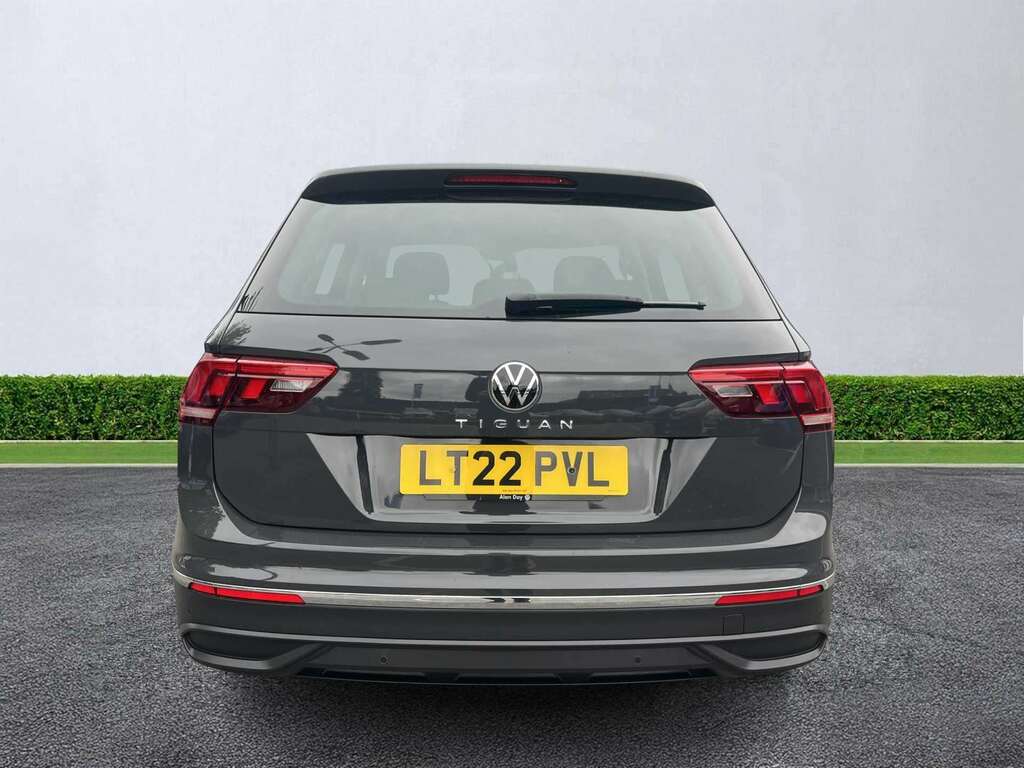 Volkswagen Tiguan 1.5 Tsi 150 Active Dsg Grey #4