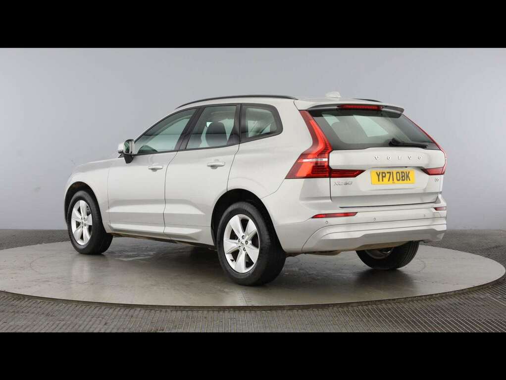 Volvo XC60 2.0 B5p Momentum Geartronic Silver #2