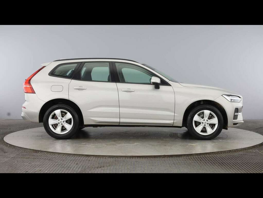 Volvo XC60 2.0 B5p Momentum Geartronic Silver #3