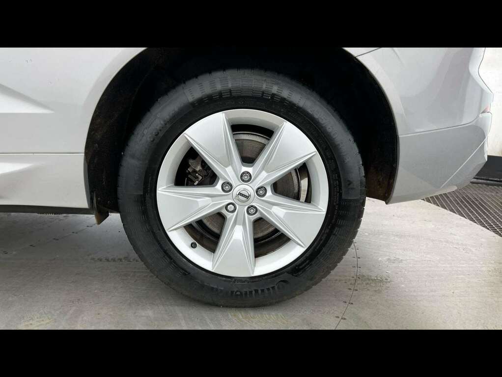 Volvo XC60 2.0 B5p Momentum Geartronic Silver #4