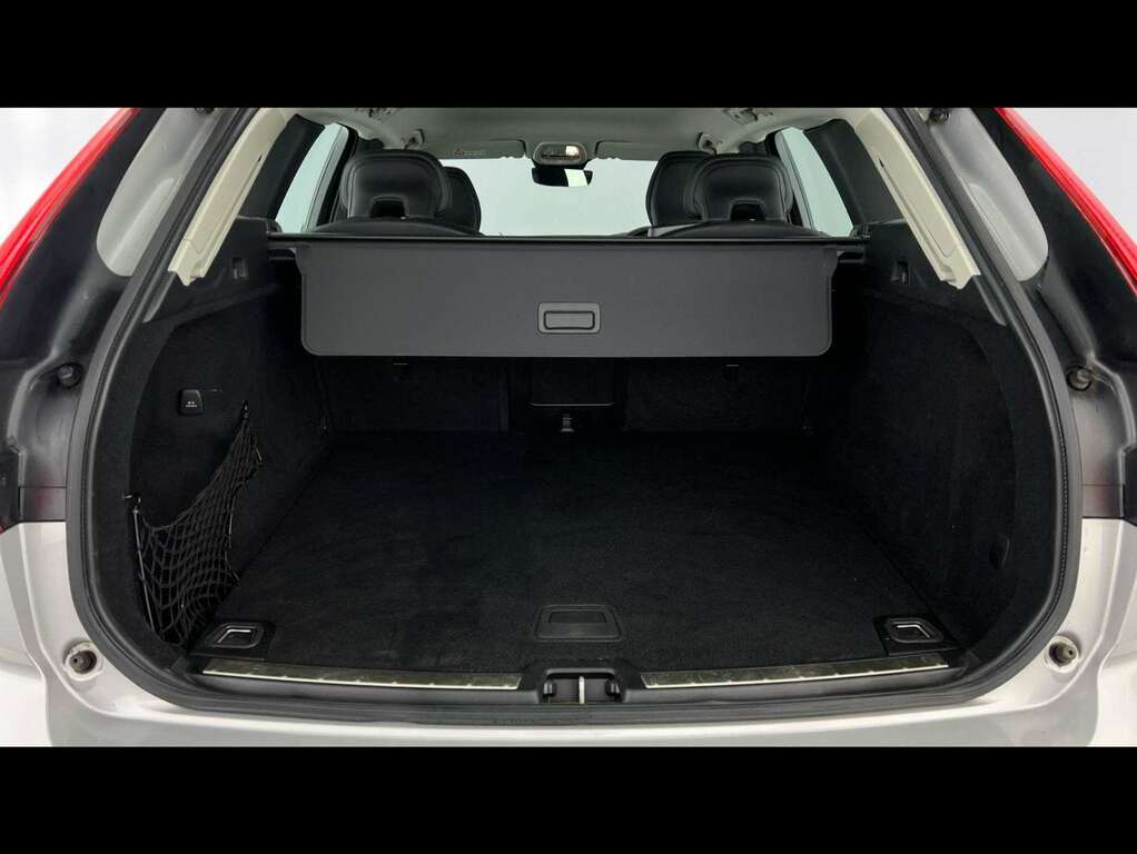 Volvo XC60 2.0 B5p Momentum Geartronic Silver #6