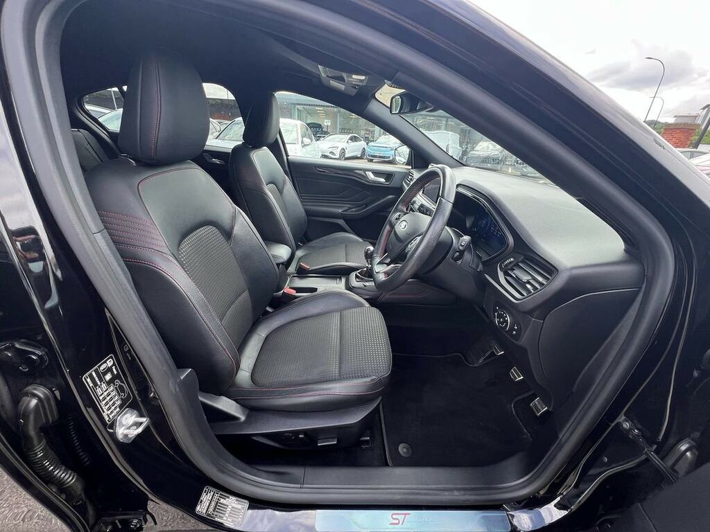 Ford Focus Hatchback Blue #31