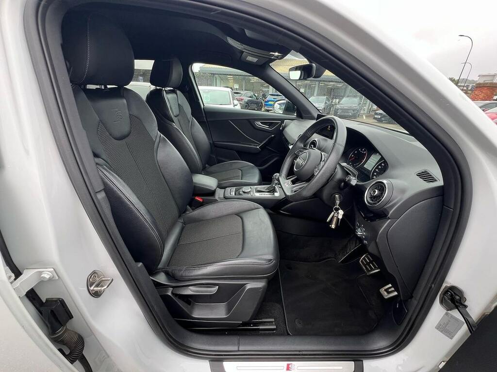 Audi Q2 White #31