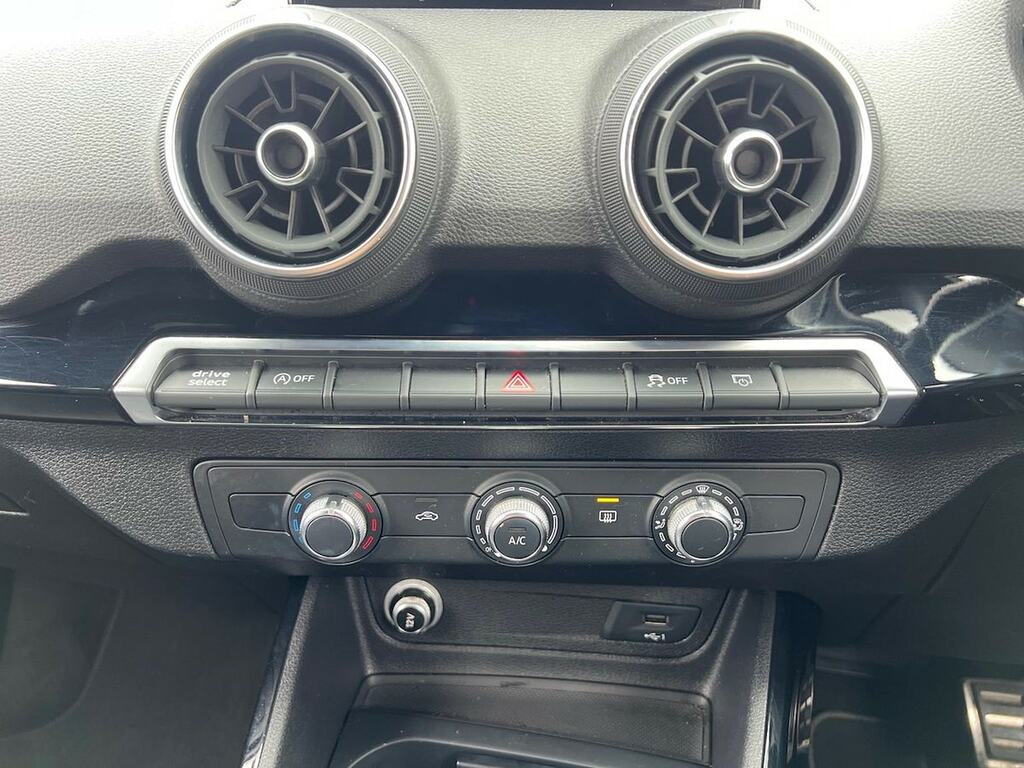 Audi Q2 White #12