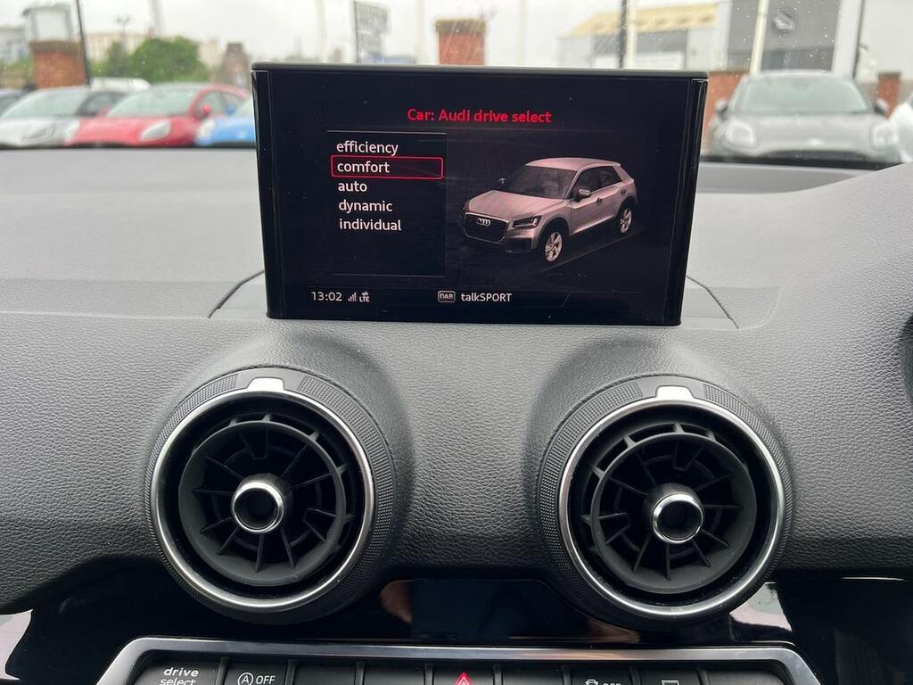 Audi Q2 White #23