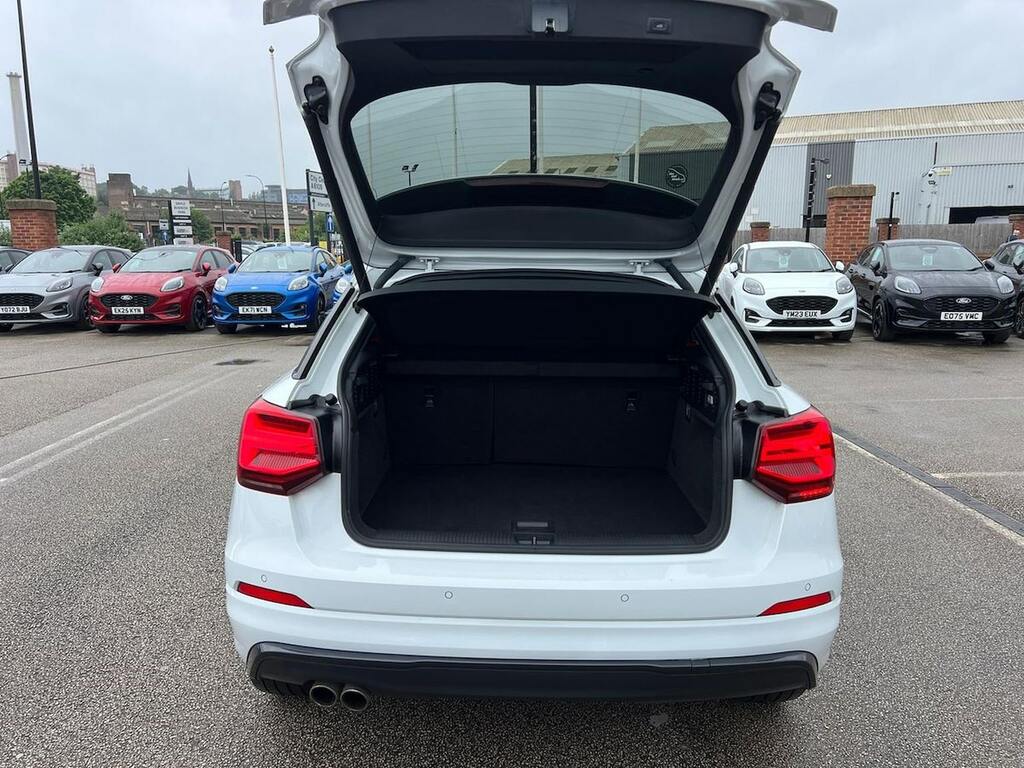 Audi Q2 White #17