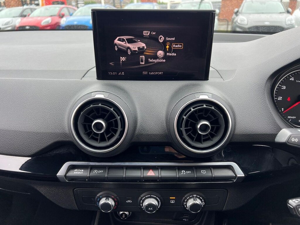Audi Q2 White #11