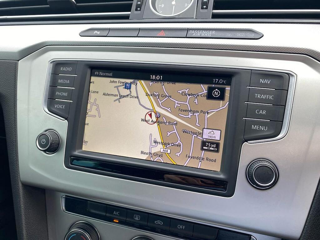Volkswagen Passat Silver #16