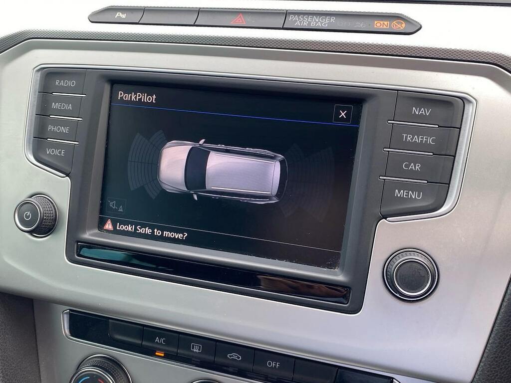 Volkswagen Passat Silver #15