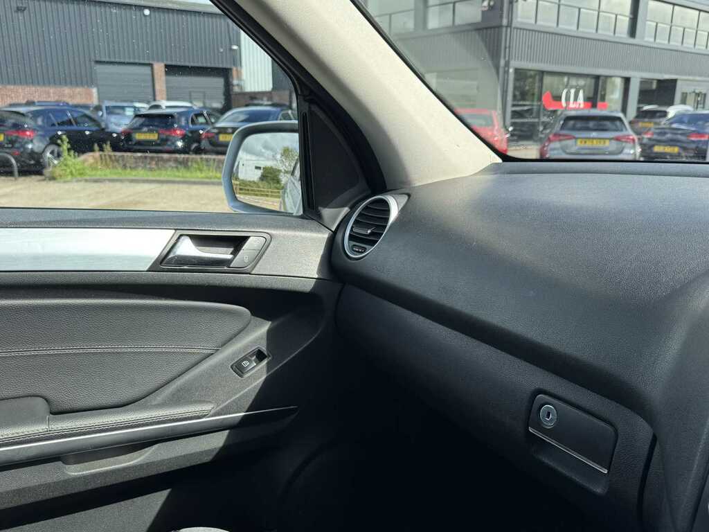 Mercedes-Benz M Class Se Blue #30