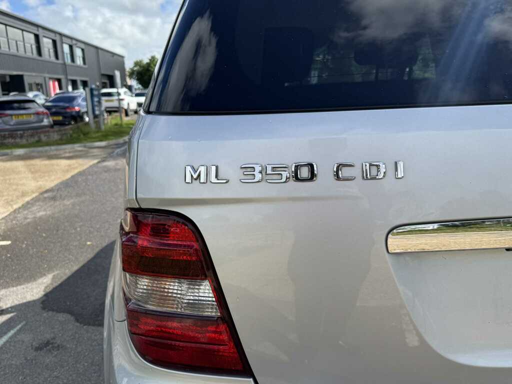 Mercedes-Benz M Class Se Blue #23