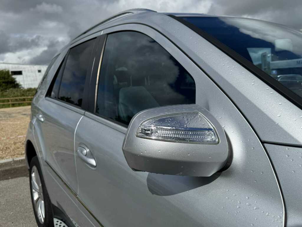 Mercedes-Benz M Class Se Blue #20