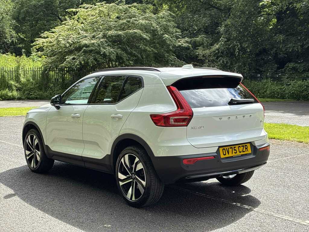 Volvo XC40 2.0 B4p Ultra Dark OV75CZR White #5