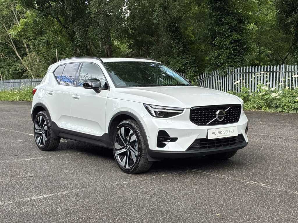 Volvo XC40 2.0 B4p Ultra Dark OV75CZR White