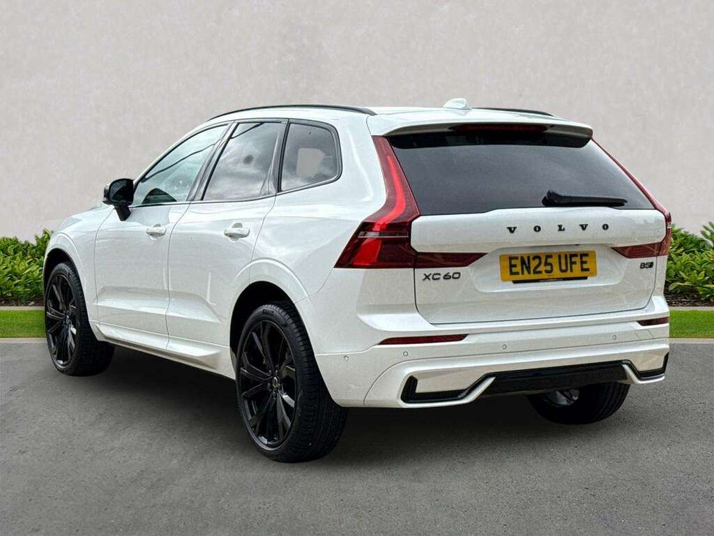 Volvo XC60 2.0 B5p Plus Black Edition Awd Geartronic EN25UFE White #2