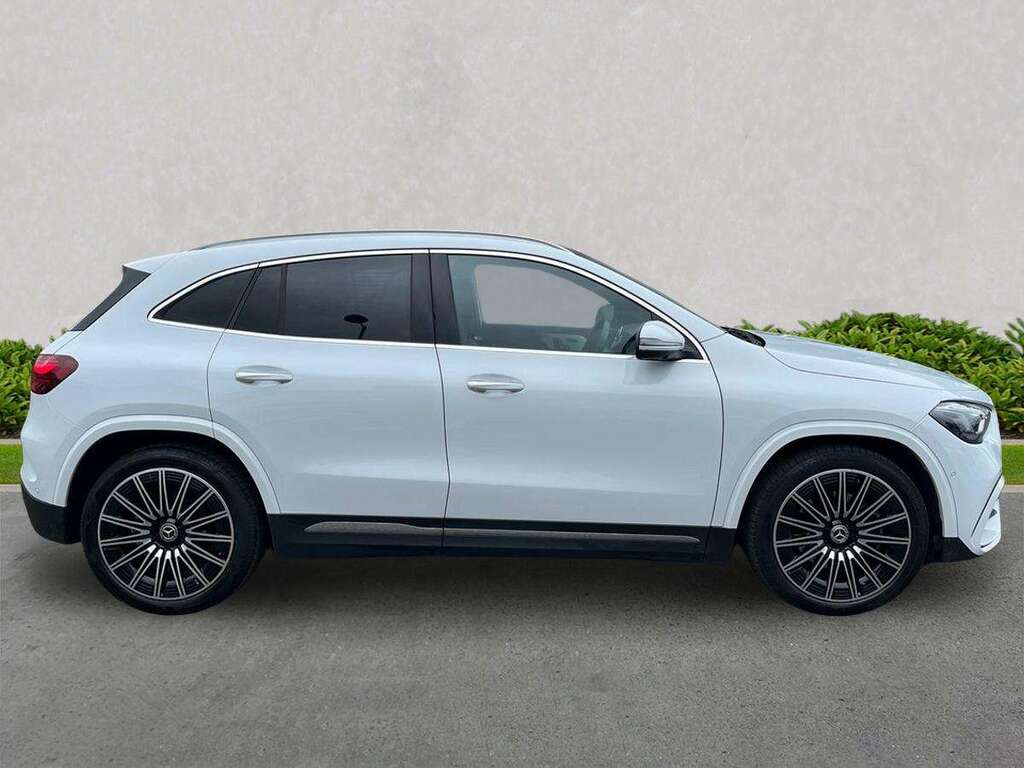 Mercedes-Benz GLA Class Gla 200 Amg Line Premium Plus GL73OFW White #3