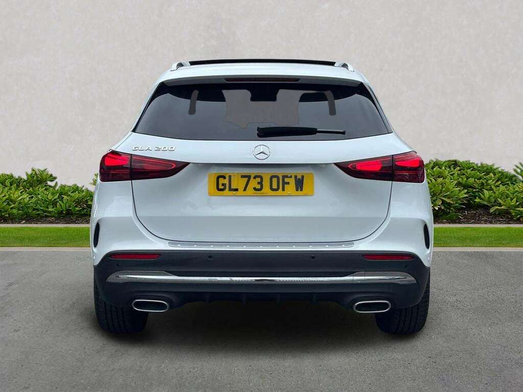 Mercedes-Benz GLA Class Gla 200 Amg Line Premium Plus GL73OFW White #4