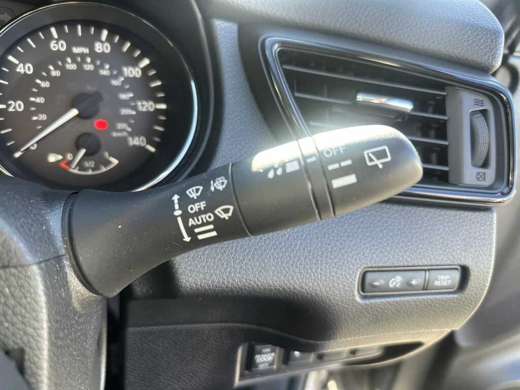 Nissan X-Trail N-tec White #25