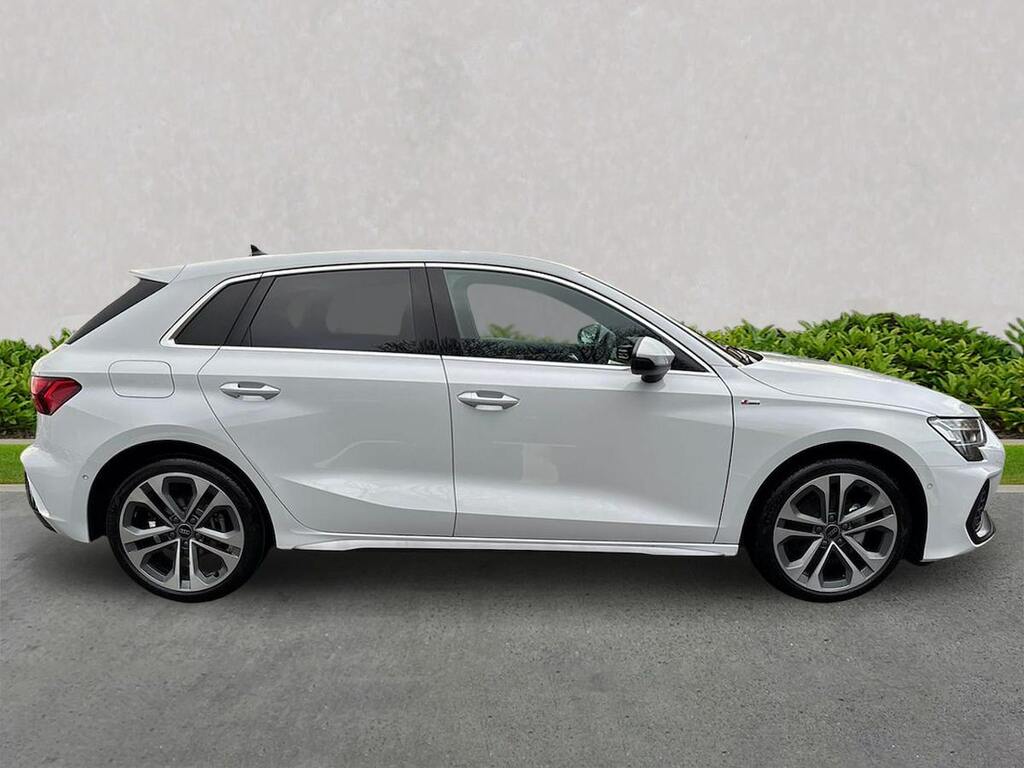 Audi A3 1.5 Tfsi E 204 S Line S Tronic 2025 Black #3