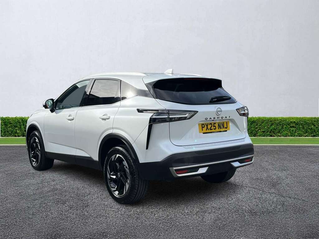 Nissan Qashqai 1.3 Dig-t Mh N-connecta White #2