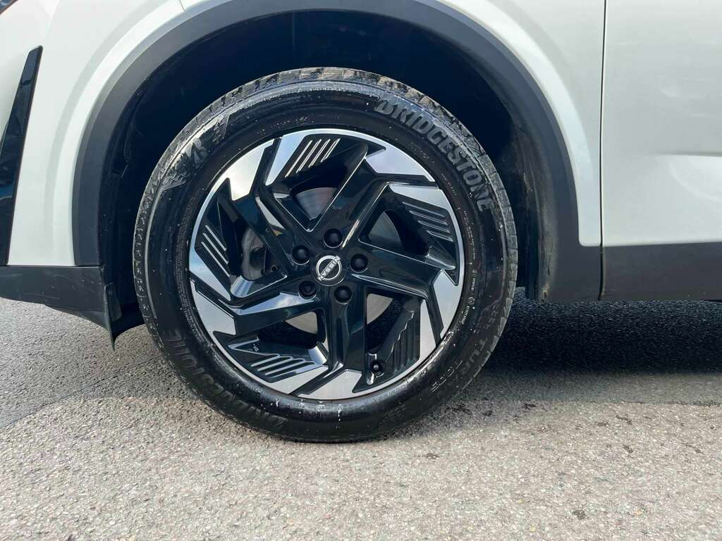Nissan Qashqai 1.3 Dig-t Mh N-connecta White #6