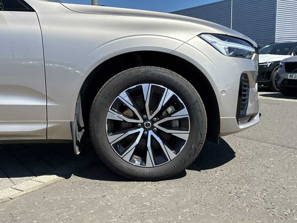 Volvo XC60 2.0 B5p Plus Dark Awd Geartronic SE23WBV Gold #6