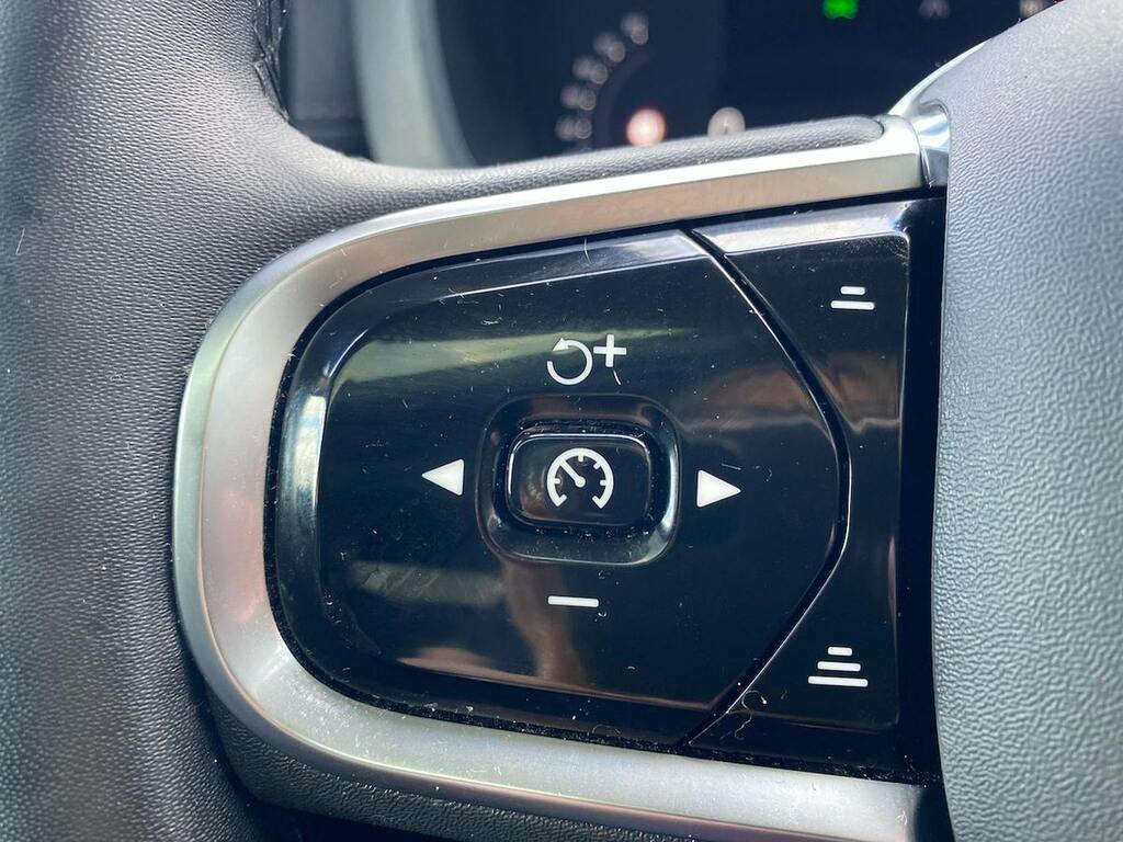 Volvo XC60 B4awd Plus Dark - Heated Seats, Google Grey #25