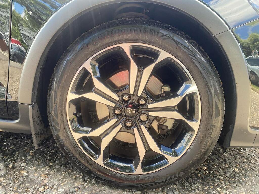 Ford Focus 1.0T Ecoboost Active X Vignale Hatchback Petro GF70VBL Black #6