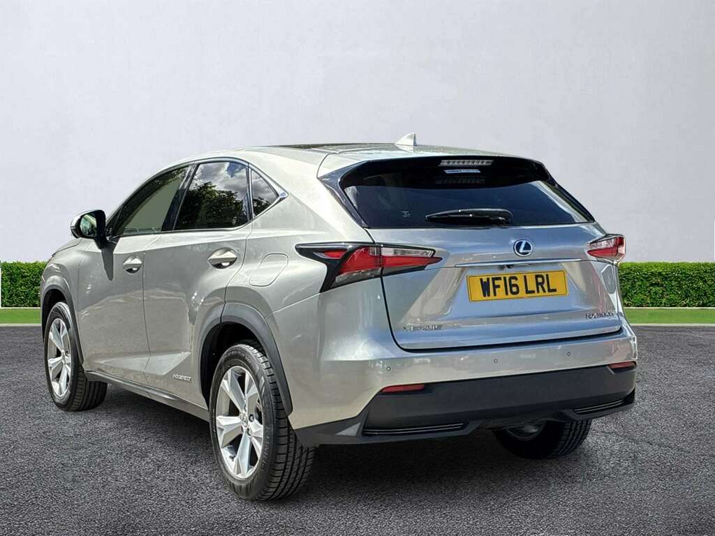 Lexus NX 300H 2.5 Premier Cvt Silver #2