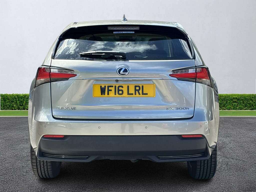 Lexus NX 300H 2.5 Premier Cvt Silver #4