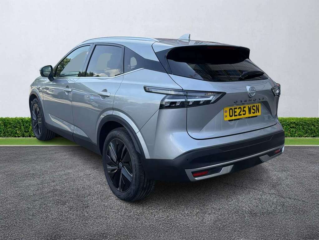 Nissan Qashqai 1.3 Dig-t Mh 158 Tekna Xtronic OE25WSN Silver #2