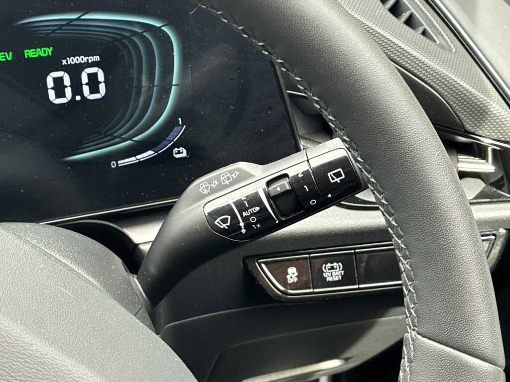 Kia Niro 4 Red #25
