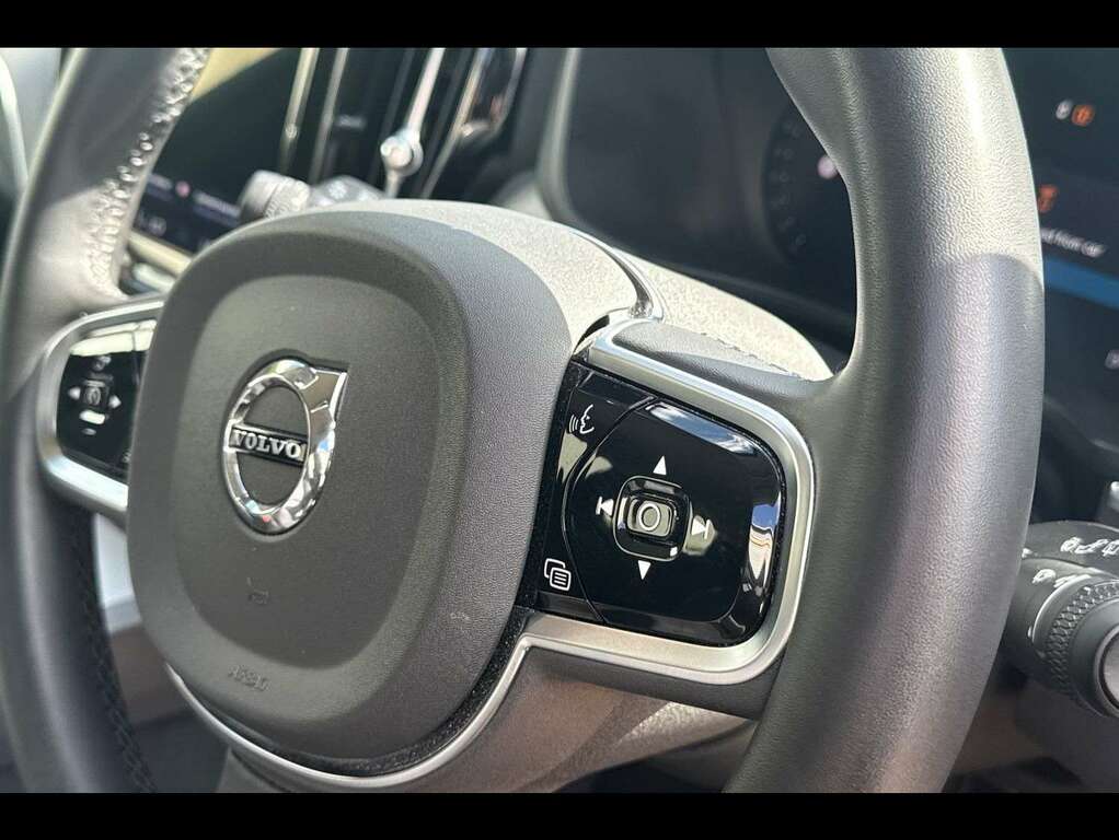 Volvo XC60 Suv White #26