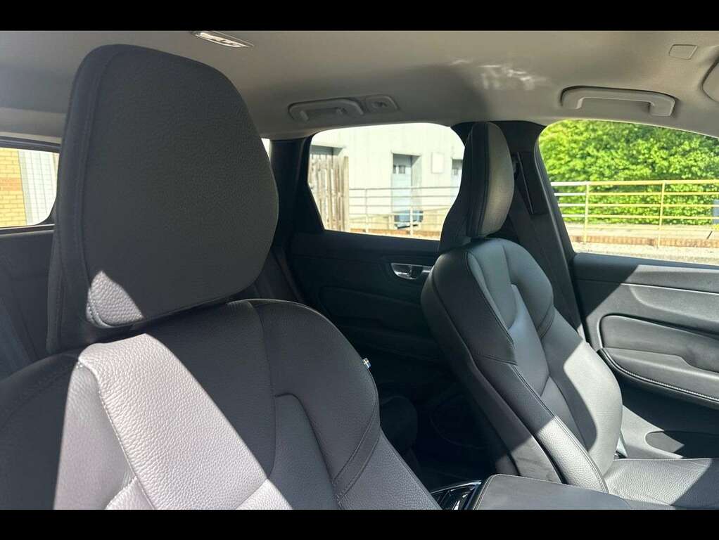 Volvo XC60 Suv White #36