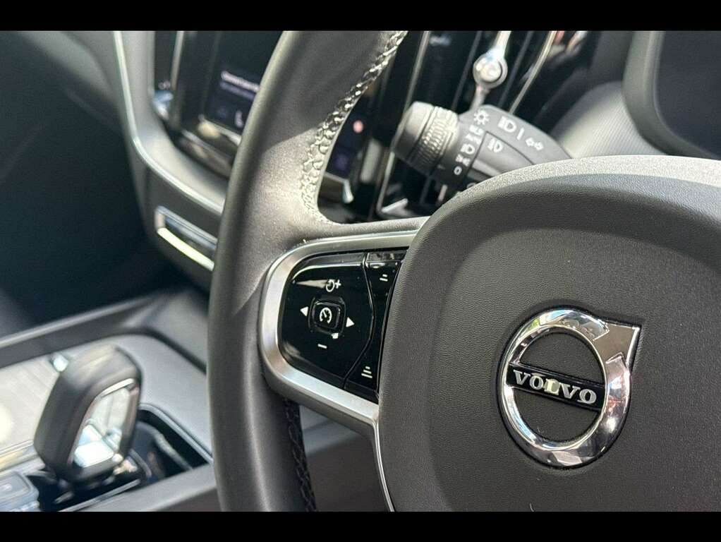 Volvo XC60 Suv White #27