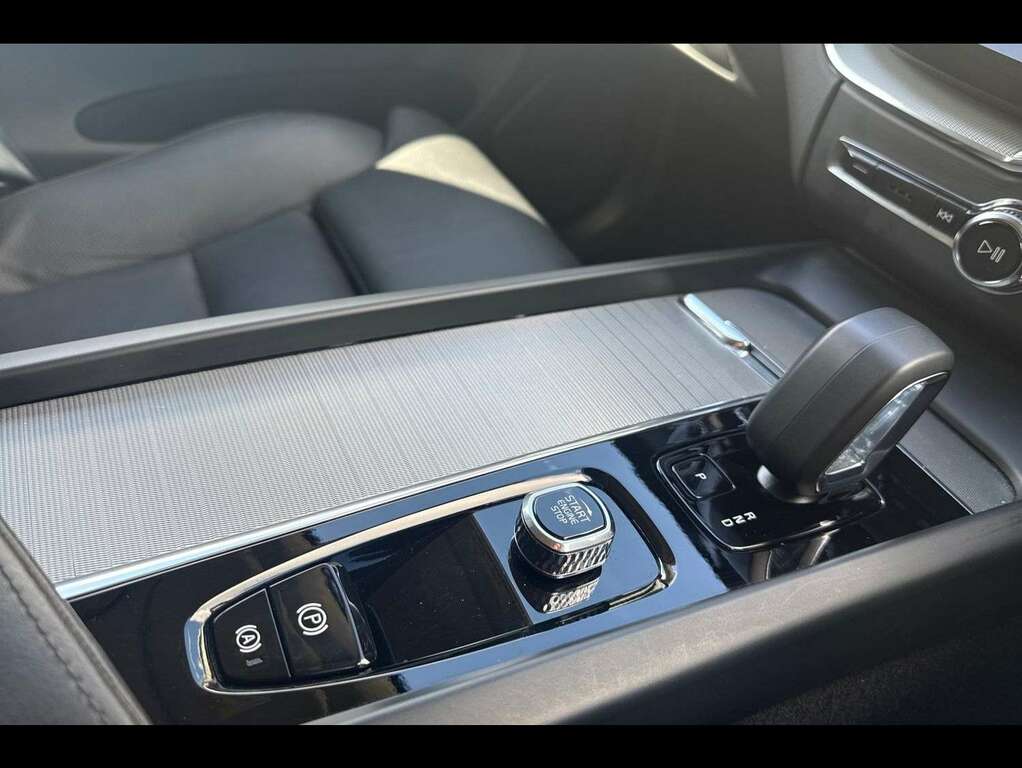Volvo XC60 Suv White #37