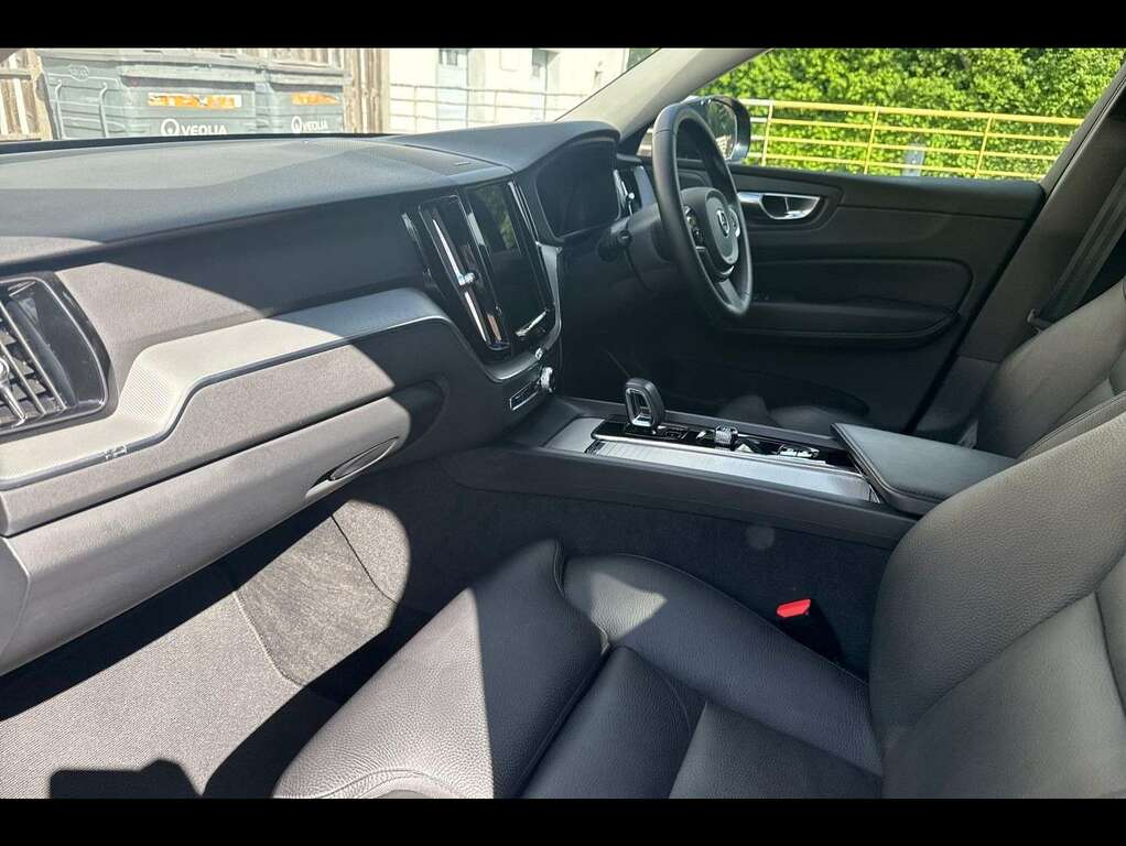Volvo XC60 Suv White #7
