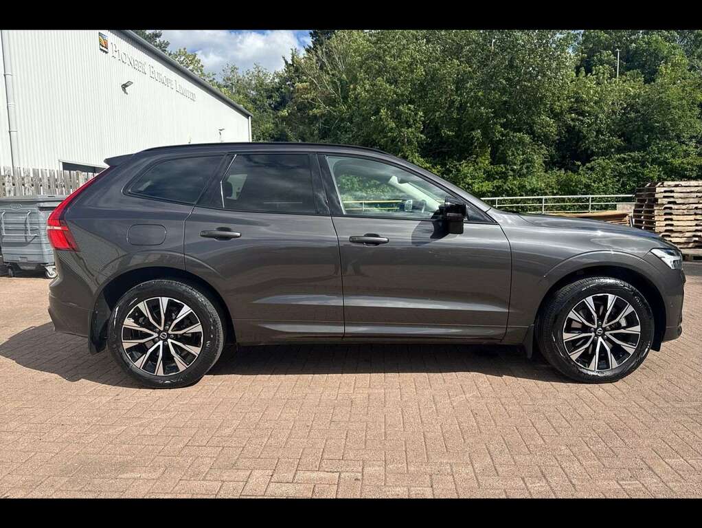 Volvo XC60 Suv White #3