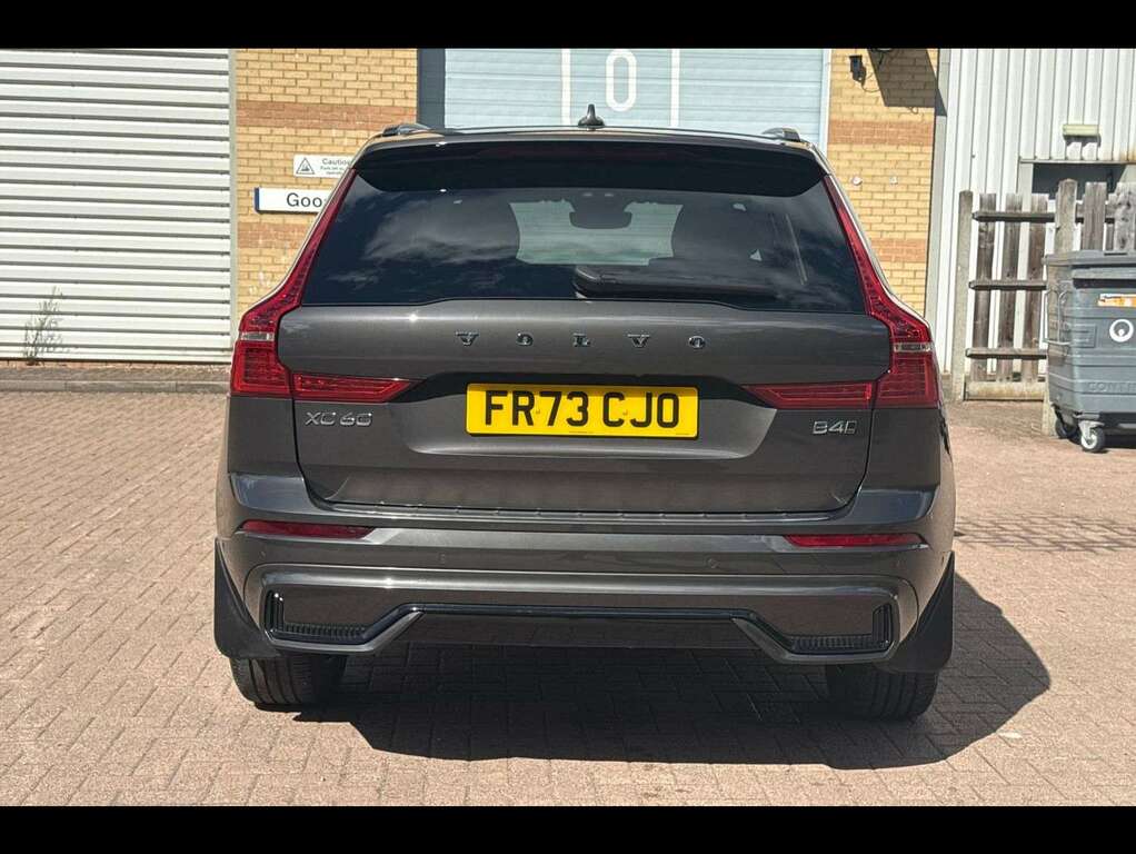 Volvo XC60 Suv White #4